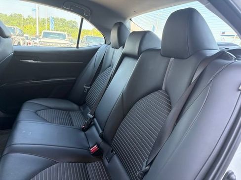 Used 2023 Toyota Camry SE FWD image 9