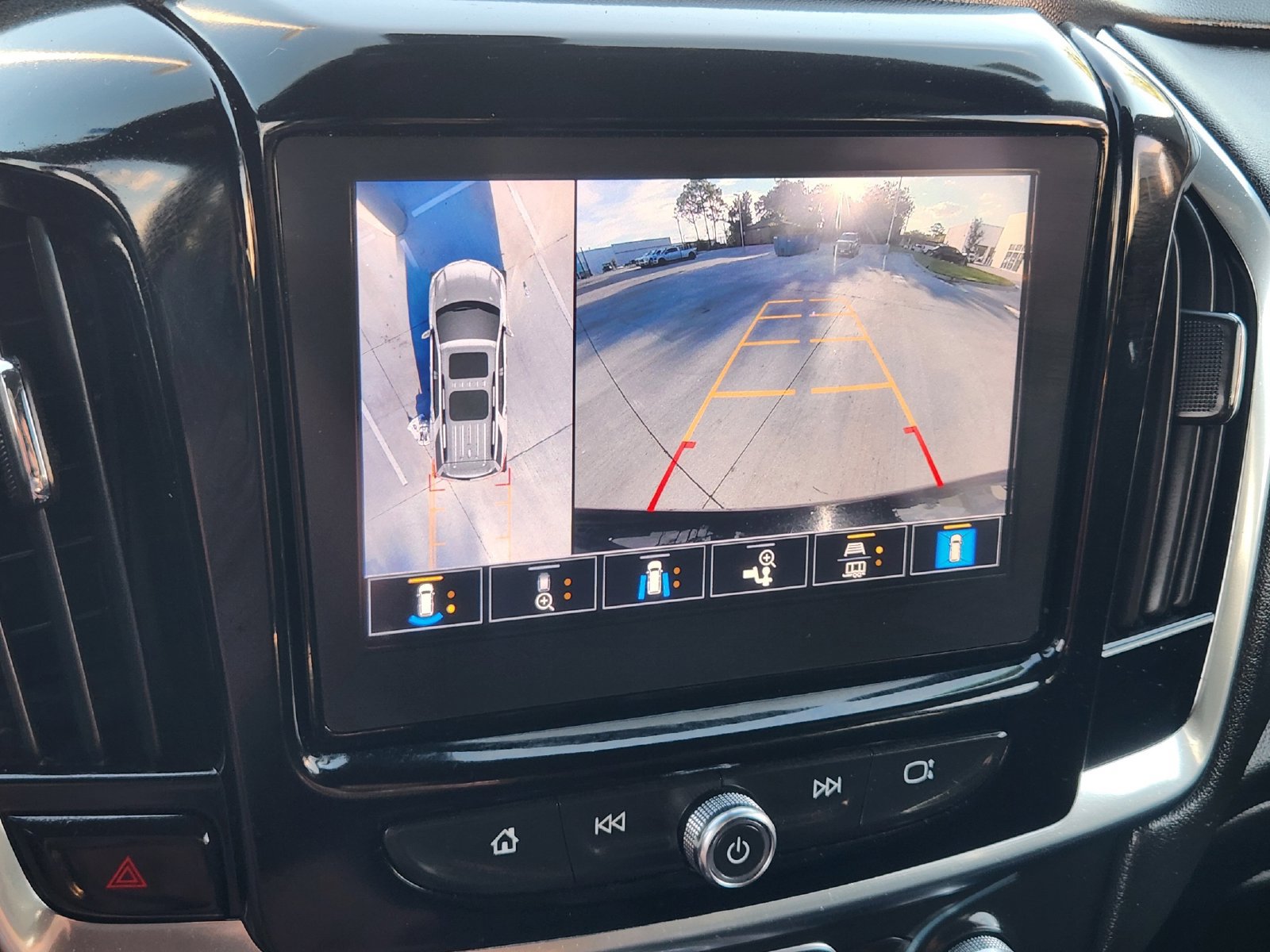 Used 2023 Chevrolet Traverse RS FWD image 19