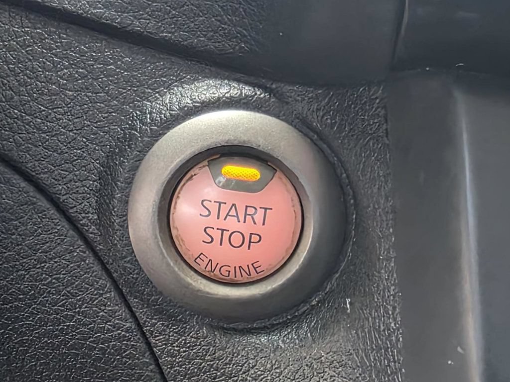 Used 2016 Nissan Sentra SV FWD image 14