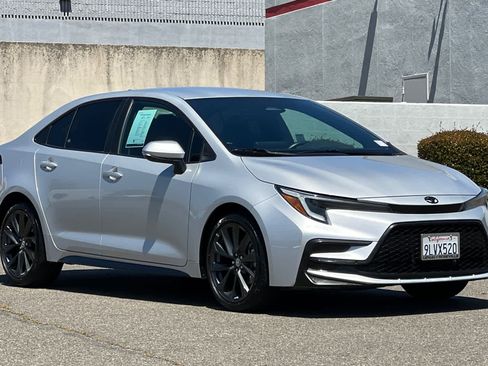 Used 2024 Toyota Corolla SE FWD image 5
