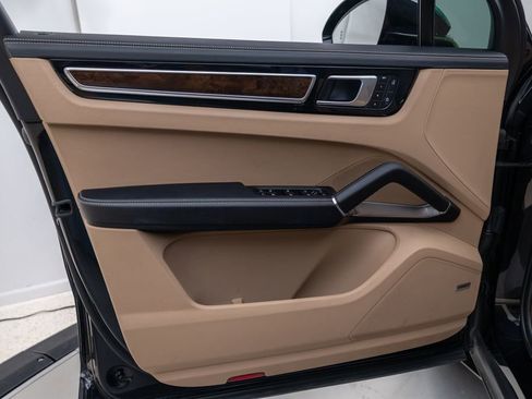 Used 2022 Porsche Cayenne Turbo image 26