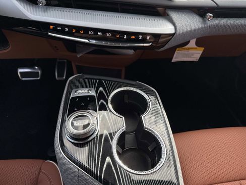 New 2026 Cadillac Optiq Luxury 2 image 29