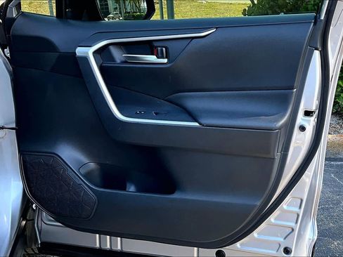 Used 2019 Toyota RAV4 XLE image 27