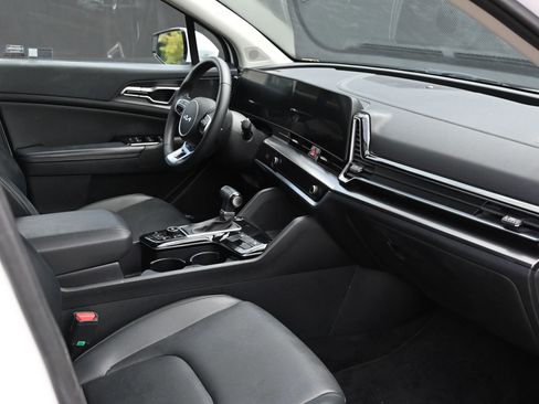 Used 2025 Kia Sportage EX w/ Premium Package image 23