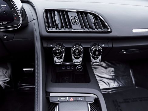 Used 2022 Audi R8 V10 w/ Carbon Exterior Package RWD image 79