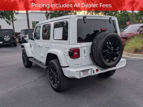 Used 2022 Jeep Wrangler Unlimited Sahara AWD/4WD image 6