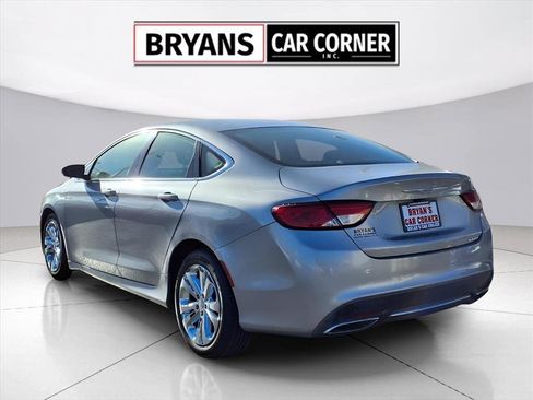 Used 2016 Chrysler 200 Limited image 3