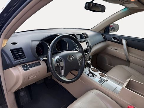 Used 2013 Toyota Highlander SE FWD image 8