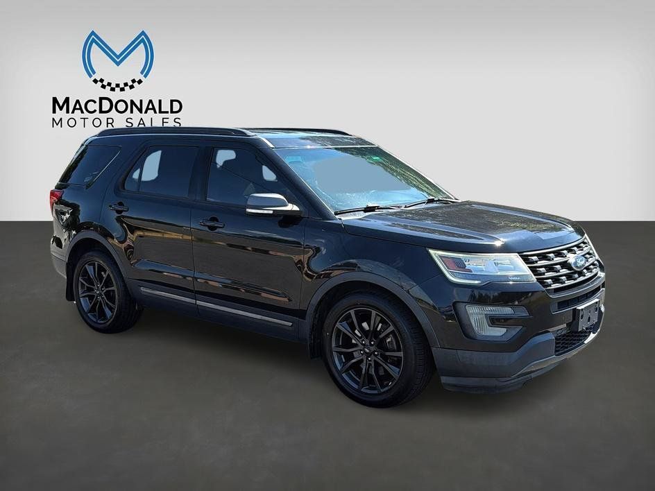 Used 2017 Ford Explorer XLT w/ Equipment Group 202A FWD image 2