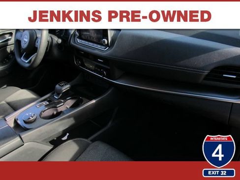 Used 2024 Nissan Rogue SV AWD/4WD image 12