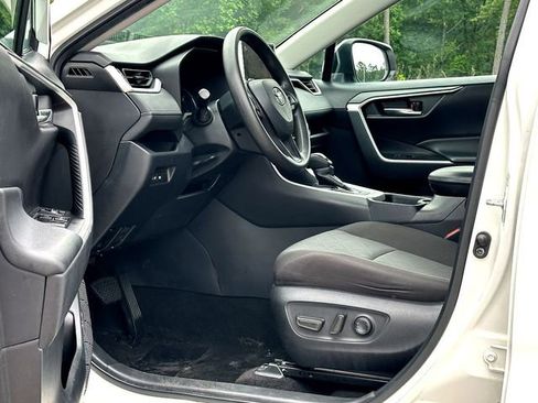 Used 2024 Toyota RAV4 XLE FWD image 10