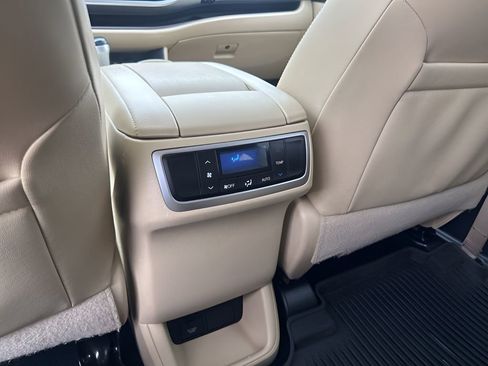 Used 2019 Toyota Highlander XLE image 21