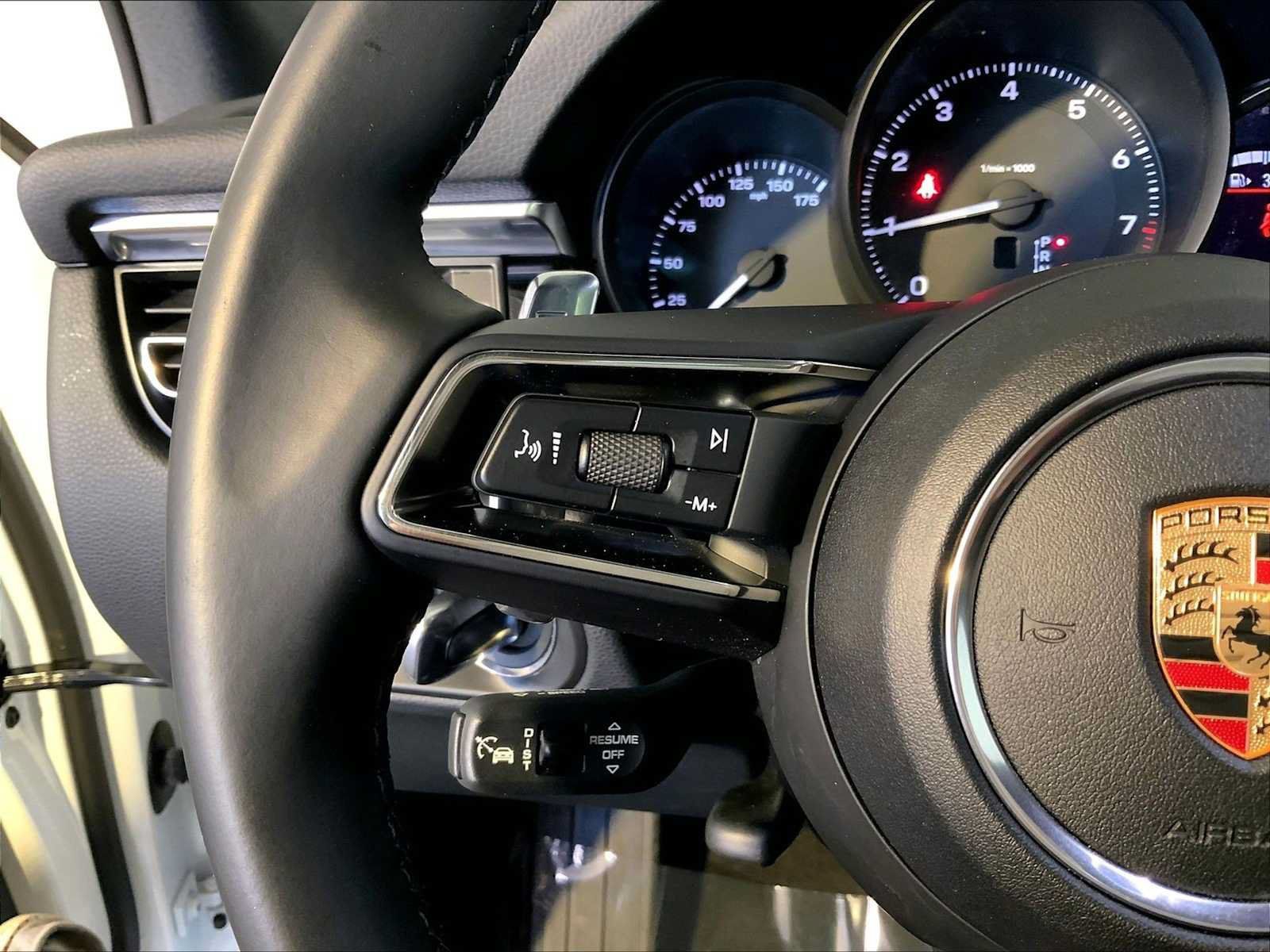 Certified 2024 Porsche Macan AWD/4WD image 27
