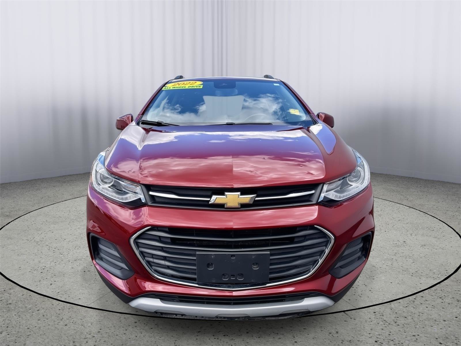 Used 2022 Chevrolet Trax LT w/ LT Convenience Package AWD/4WD image 2