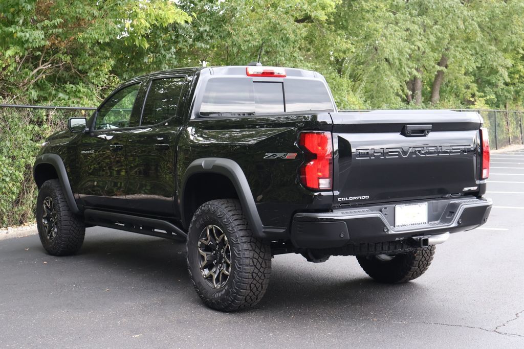 Used 2026 Chevrolet Colorado ZR2 w/ Technology Package AWD/4WD image 7