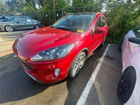 Used 2022 Ford Escape SEL w/ Technology Package FWD image 3