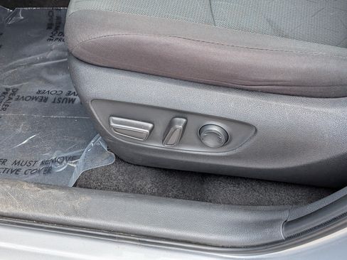 Used 2024 Toyota RAV4 XLE FWD image 21