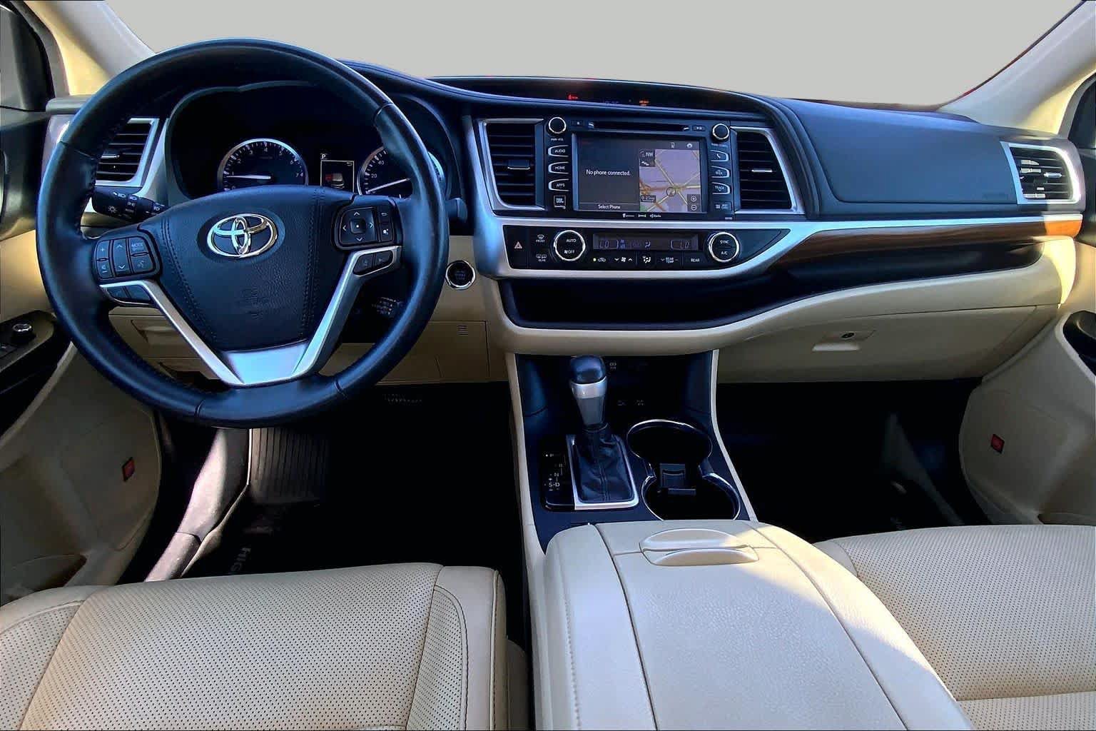 Used 2018 Toyota Highlander Limited Platinum AWD/4WD image 14