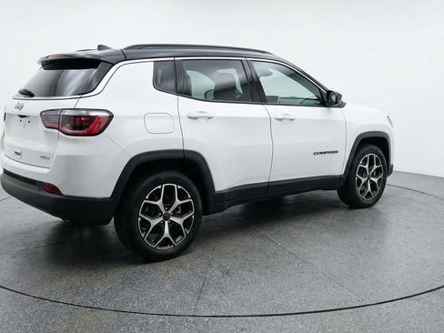 Used 2025 Jeep Compass Limited image 9