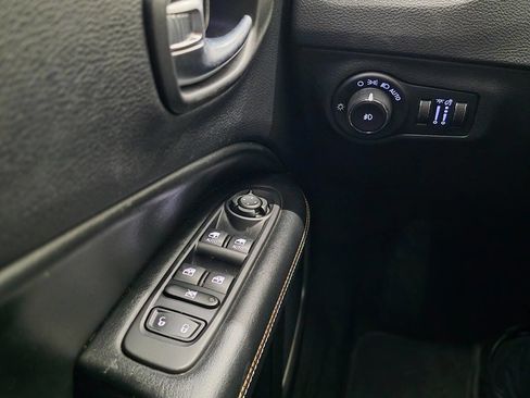 Used 2020 Jeep Compass Latitude w/ Popular Equipment Group image 18