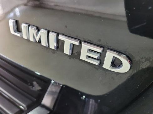 Used 2018 Jeep Grand Cherokee Limited image 24