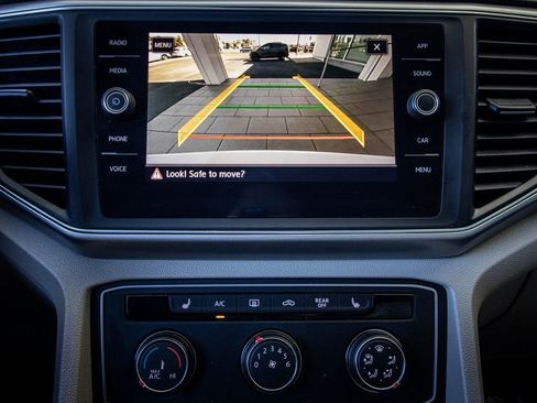 Used 2018 Volkswagen Atlas SE image 3