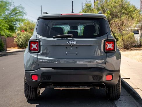 Used 2017 Jeep Renegade Latitude w/ Cold Weather Group AWD/4WD image 4