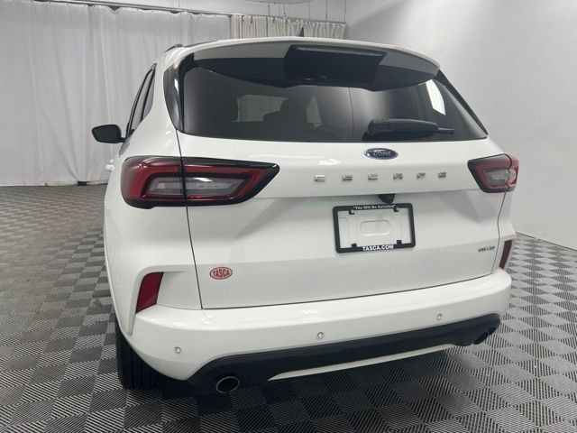Used 2023 Ford Escape ST-Line w/ Tech Pack #1 AWD/4WD image 8