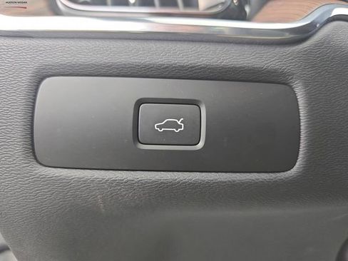 Used 2023 Volvo XC60 B5 Plus image 36