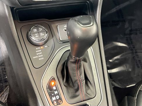 Used 2022 Jeep Cherokee Trailhawk w/ Premium Leather Package image 16