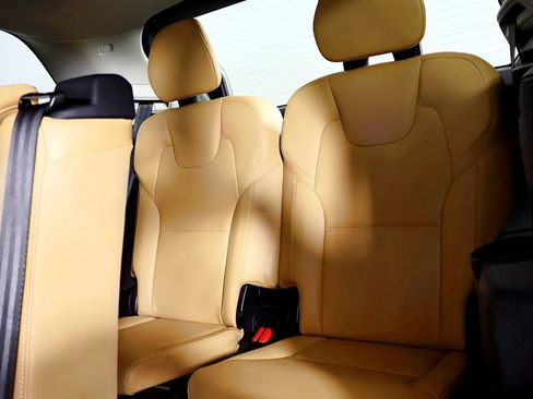 Used 2016 Volvo XC90 T8 Momentum w/ Vision Package image 50