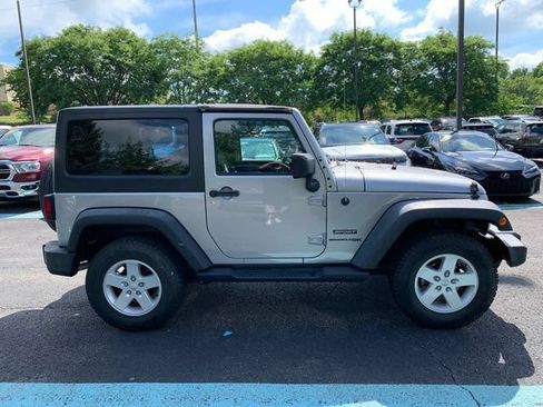 Used 2018 Jeep Wrangler Sport AWD/4WD image 8