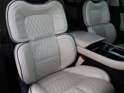 Used 2023 Lincoln Aviator Black Label w/ Jet Package AWD/4WD image 18