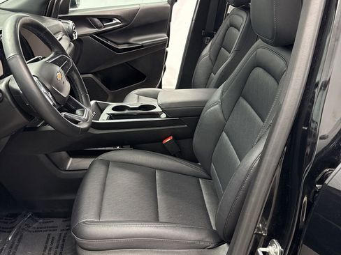 Used 2025 Chevrolet Equinox LT w/ Convenience Package II image 9