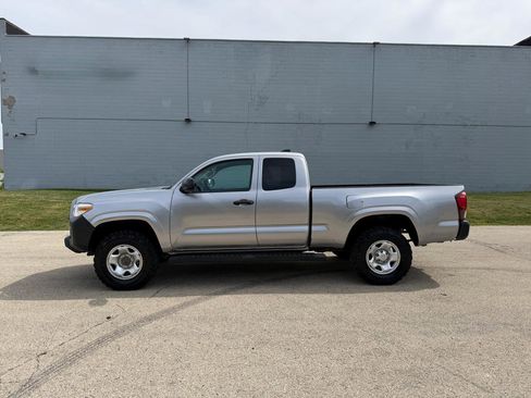 Used 2020 Toyota Tacoma SR AWD/4WD image 4