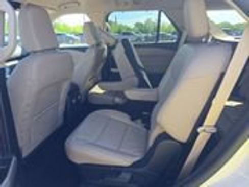 Used 2023 Ford Explorer Limited w/ Equipment Group 301A AWD/4WD image 15