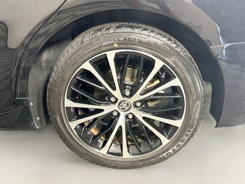 Used 2020 Toyota Camry SE FWD image 36