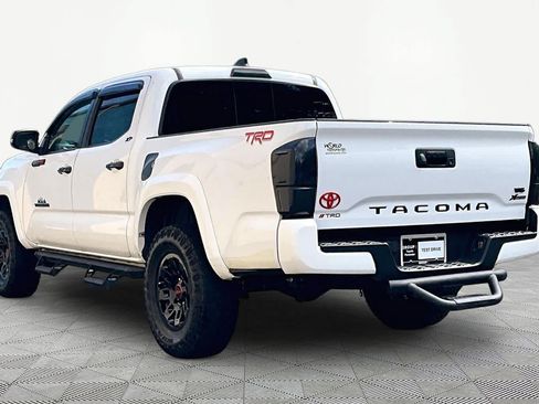 Used 2022 Toyota Tacoma SR5 w/ Technology Package RWD image 12
