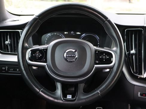 Used 2018 Volvo XC60 T8 R-Design w/ Convenience Package AWD/4WD image 18