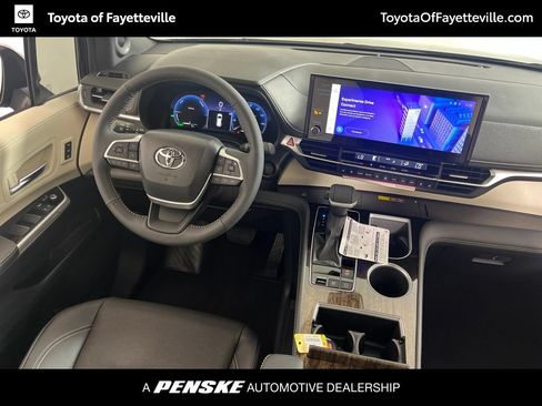 Used 2026 Toyota Sienna Limited FWD image 15