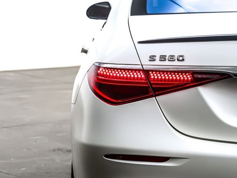 Used 2023 Mercedes-Benz S 580 4MATIC Sedan image 16