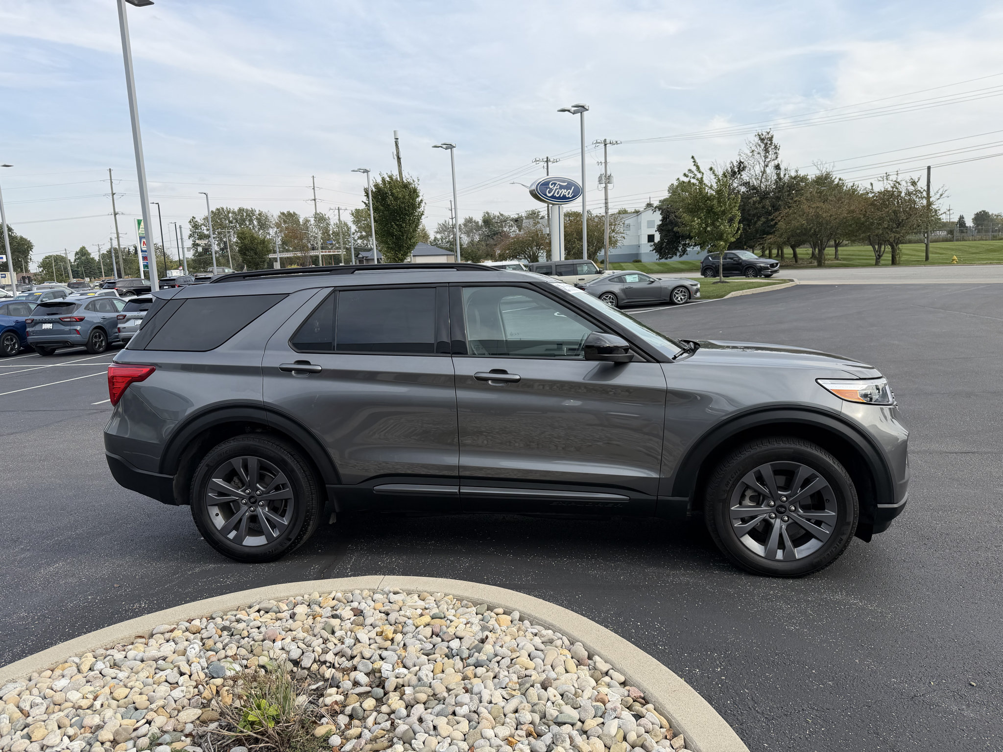 Used 2023 Ford Explorer XLT w/ Equipment Group 202A AWD/4WD image 5