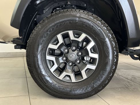 Used 2020 Toyota Tacoma TRD Off-Road AWD/4WD image 11