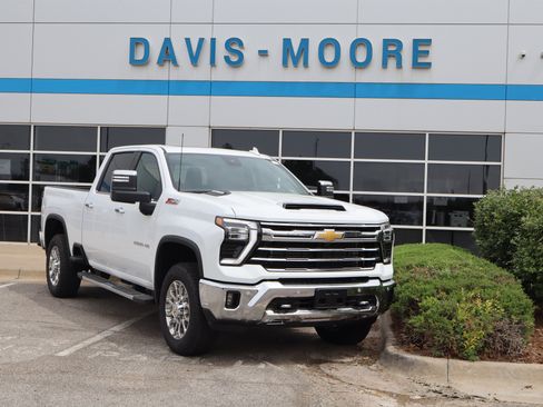 New 2026 Chevrolet Silverado 2500 LTZ w/ LTZ Premium Package AWD/4WD image 3