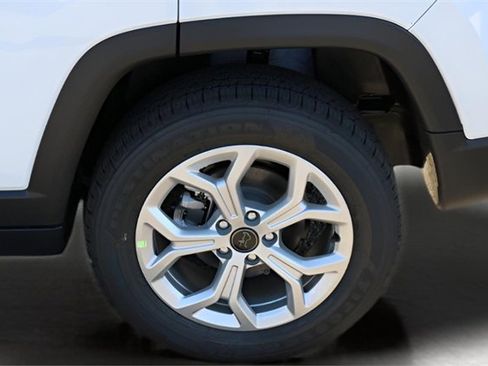 New 2026 Jeep Compass Latitude image 9