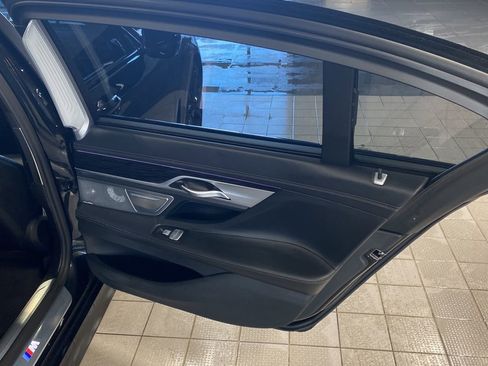 Used 2022 BMW 750i xDrive w/ Executive Package image 23