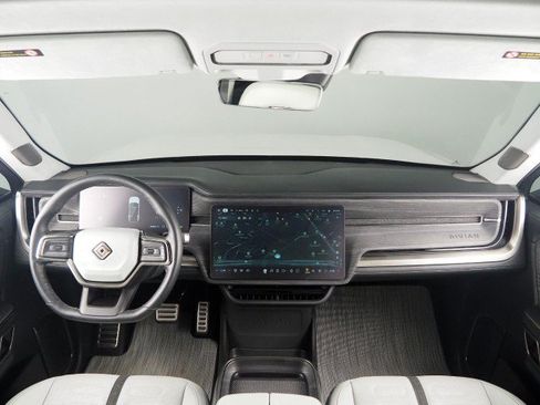 Used 2024 Rivian R1S AWD Adventure image 3