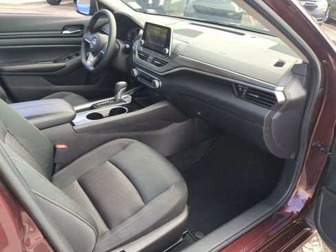 Used 2024 Nissan Altima 2.5 SV FWD image 35