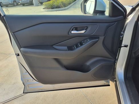 Used 2025 Nissan Rogue SV AWD/4WD image 14
