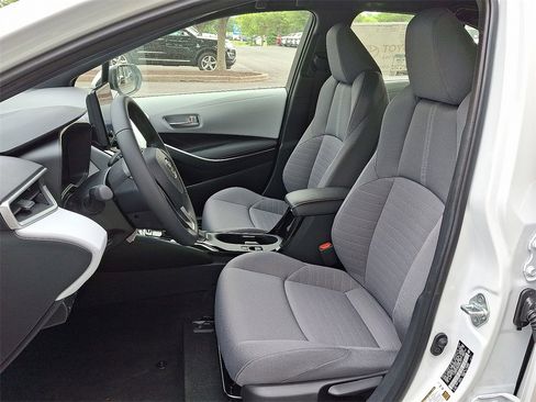 New 2025 Toyota Corolla SE image 8